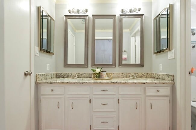 Building Photo - 14107 Swiss Hill Dr