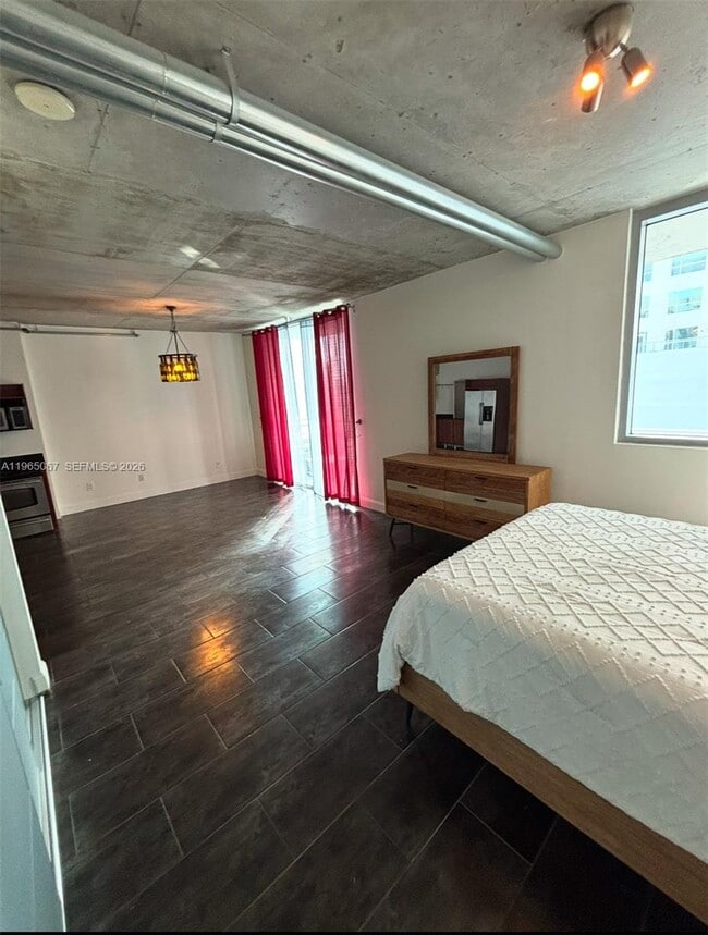 Building Photo - 690 SW 1st Ct