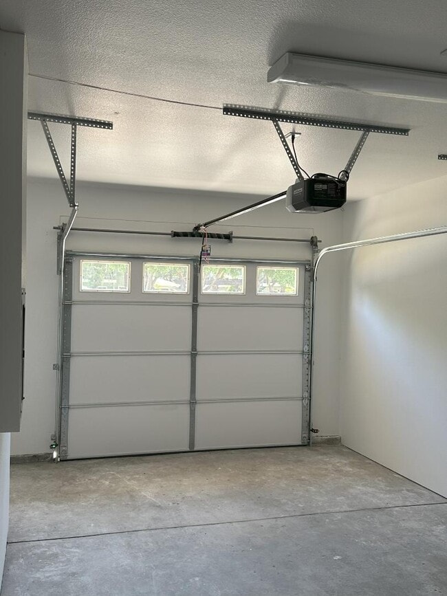 Building Photo - 18283 Carriage Dr