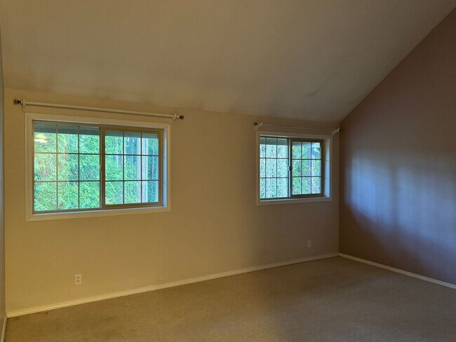 Building Photo - Poulsbo - perfectly charming 2 story with main floor primary suite