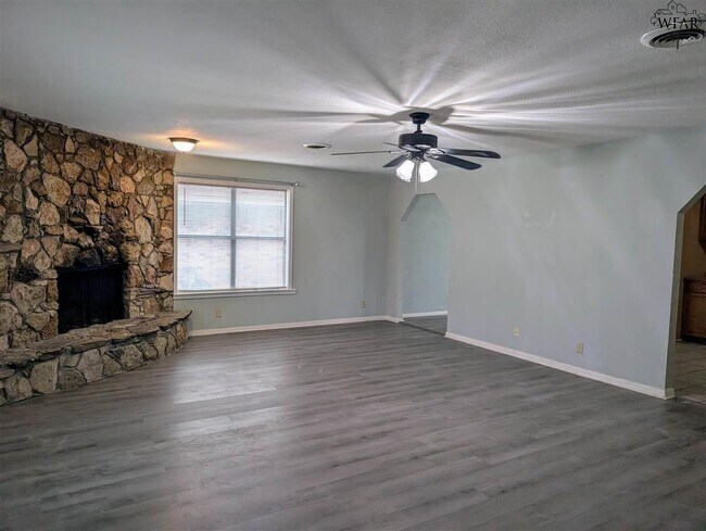 Building Photo - 2805 S Bandera Dr
