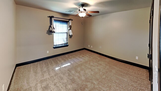 Building Photo - Very Nice 3 bedroom 2 bath home in Edmond schools