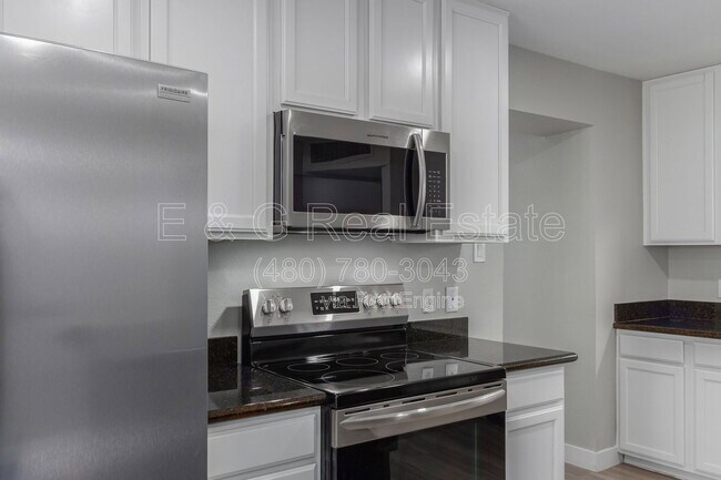 Building Photo - 1332 N 71st St