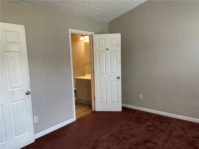 Building Photo - 6206 Flat Trce