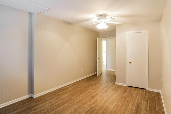 Building Photo - 10919 Skybird Dr