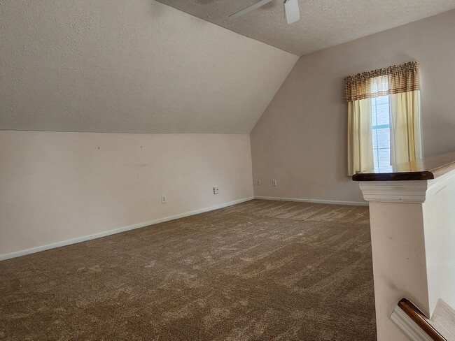 Building Photo - 3 spacious bedroom Condo in Lewis Center/P...