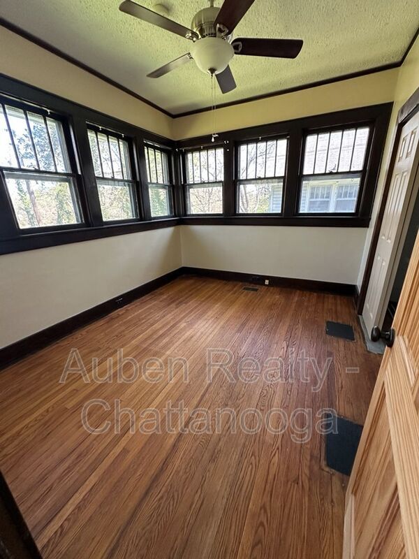 Building Photo - 3211 Montview Dr