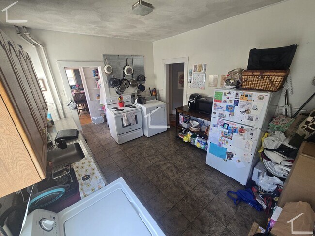 Building Photo - Spacious 3 bed in Brighton...