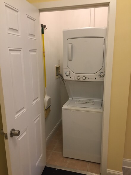 Washer / dryer - 721 Corinthian Ave