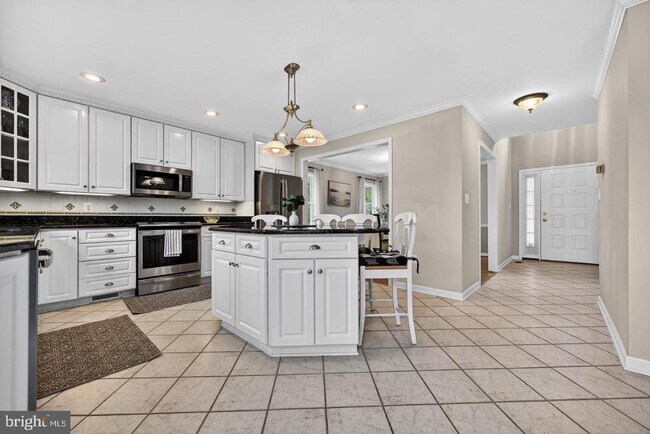 Building Photo - 928 Waterview Dr