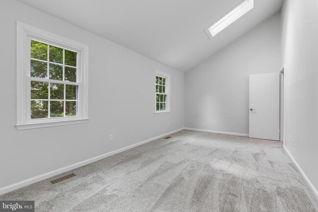Building Photo - 8589 Raglan Rd