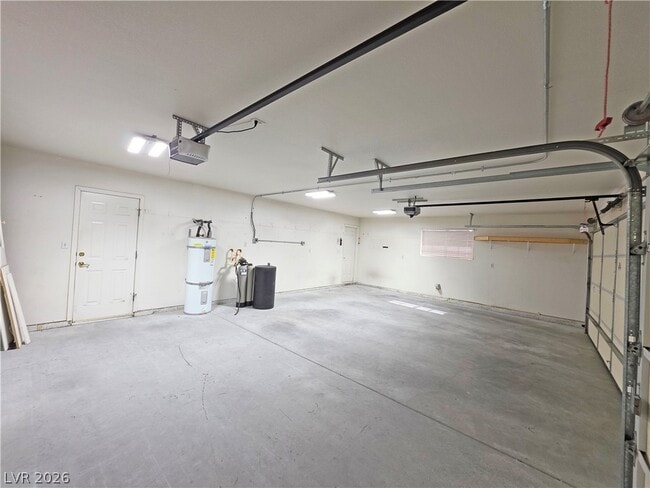 Building Photo - 3630 E Vineyard Dr