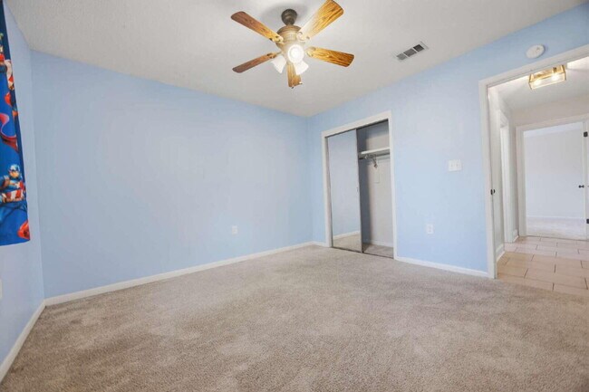 Building Photo - 157 Country Club Rd
