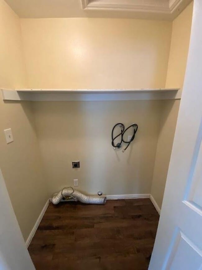 Building Photo - 3 bed, 2 bath Twin Home