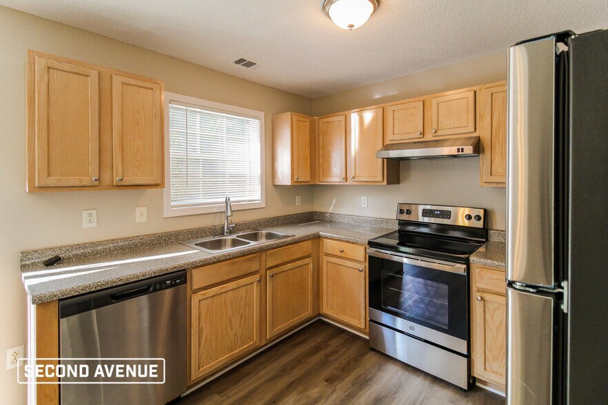 Building Photo - 7219 Ravenwood Ln