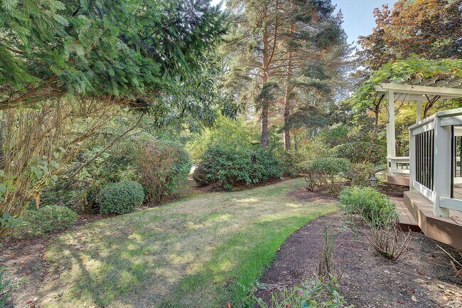Building Photo - 3bd/2.25ba Sammamish Home