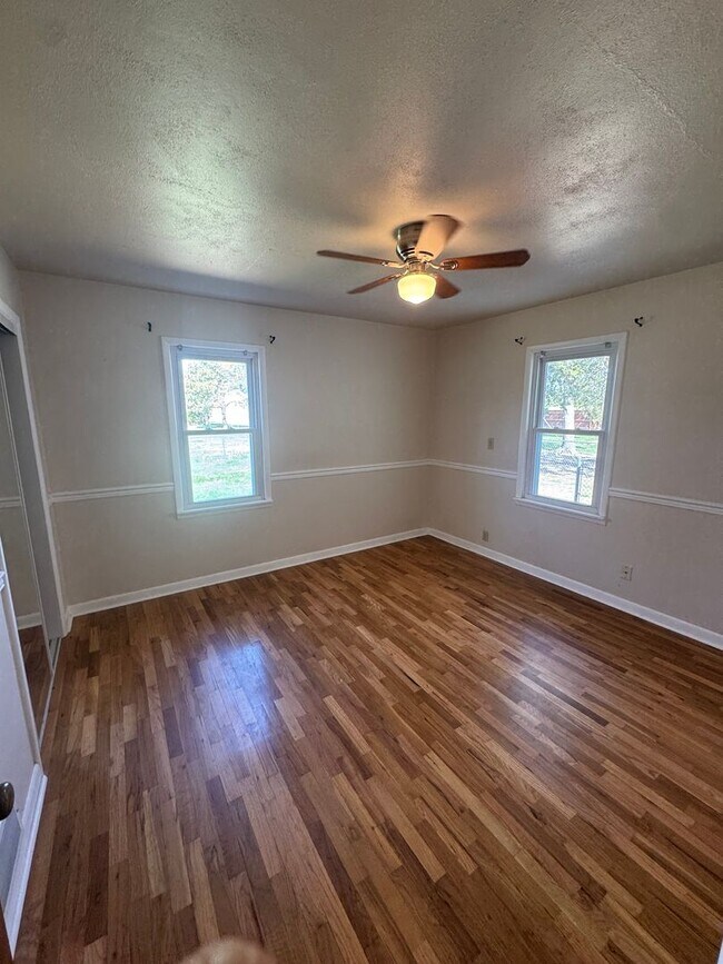 Building Photo - 3-Bedroom Home in Akron