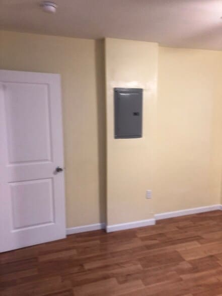 Building Photo - 1206 W Airdrie St