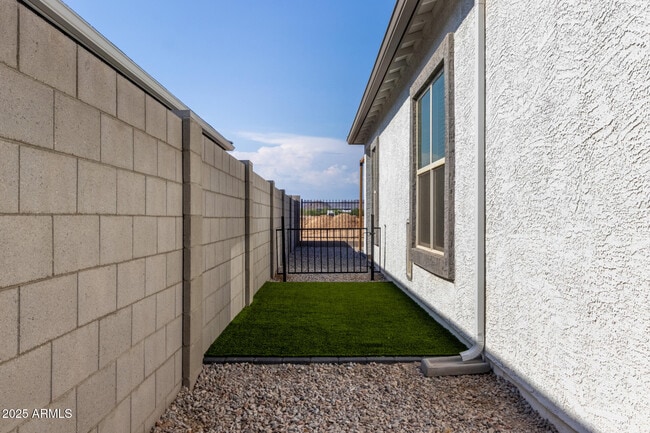 Building Photo - 15612 W Smoketree Dr