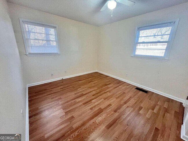 Building Photo - 1002 Level Creek Rd