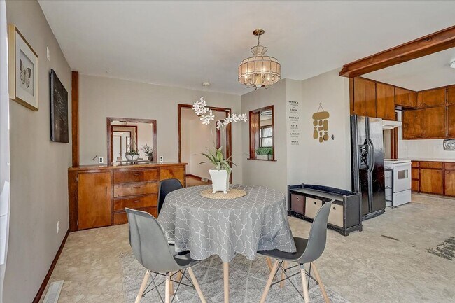 Building Photo - 4Bed/2Bath - Home For Rent in Fort Atkinson
