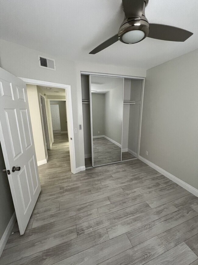 Building Photo - Spacious-Bright 3 Bedroom 2.5 Two story Bathroom Condo