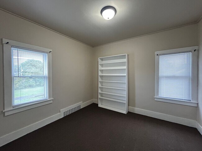 Building Photo - 1106 N Michigan St