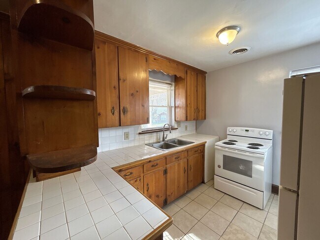 Building Photo - T.R. Lawing Realty Property