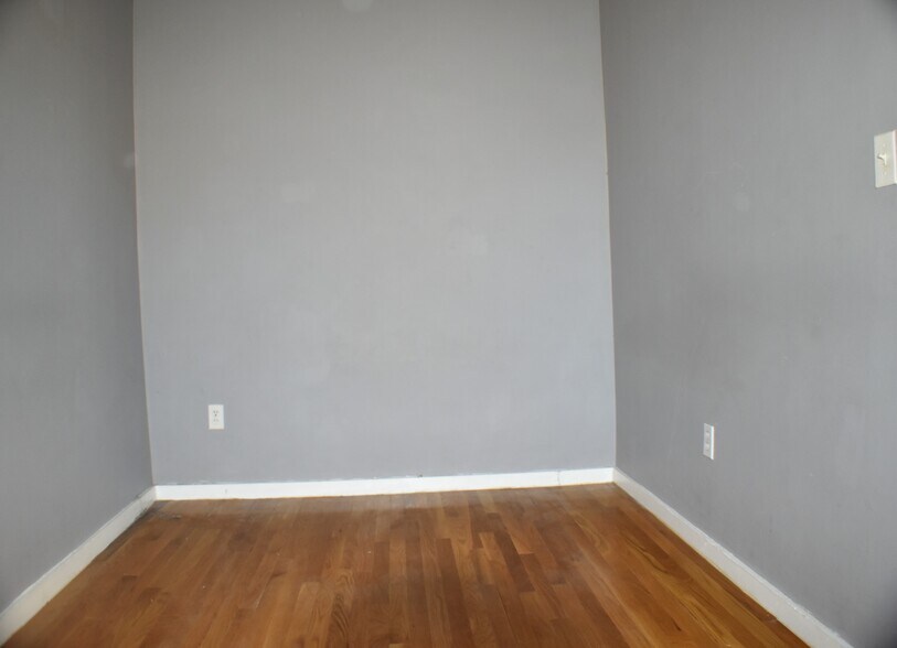Building Photo - 664 Tremont St