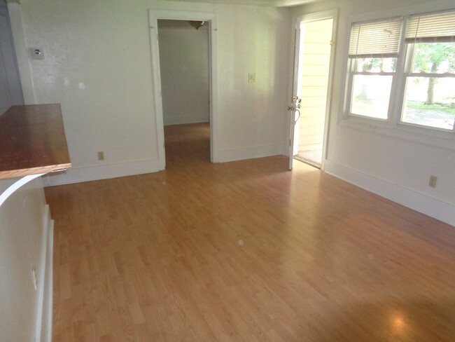 Building Photo - 254 Rogers Dr