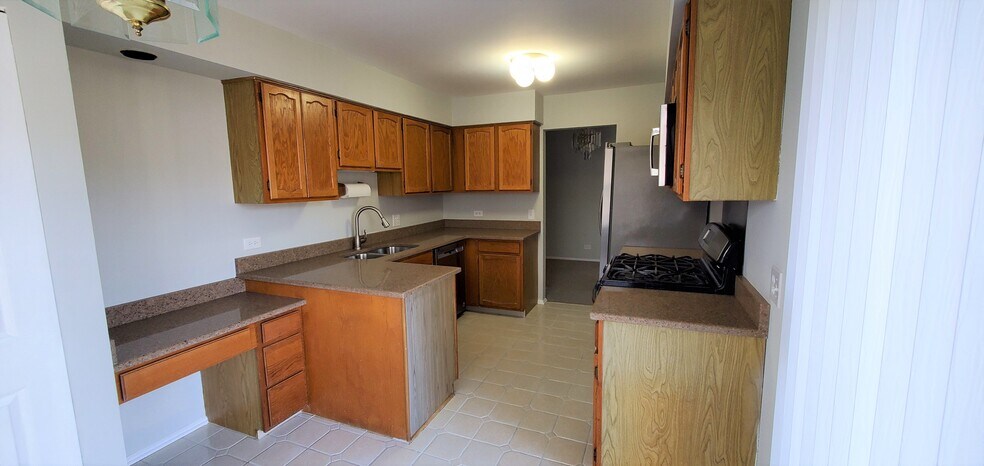 Building Photo - 1406 Clairmont Ct