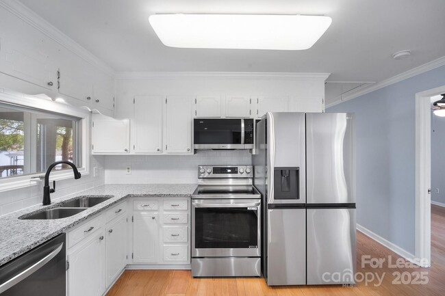 Building Photo - 173 Riverwood Rd