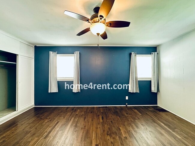 Building Photo - Overland Park Ranch w/ Wood Floors, Update...