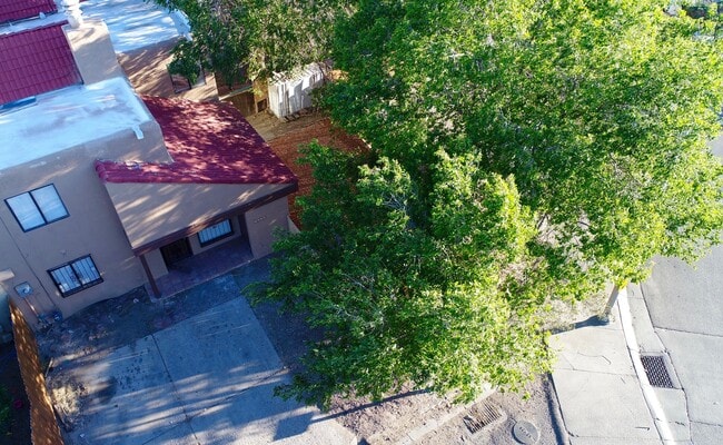 Building Photo - Cozy 3 Bedroom 2 Bathroom Townhouse In The NW!