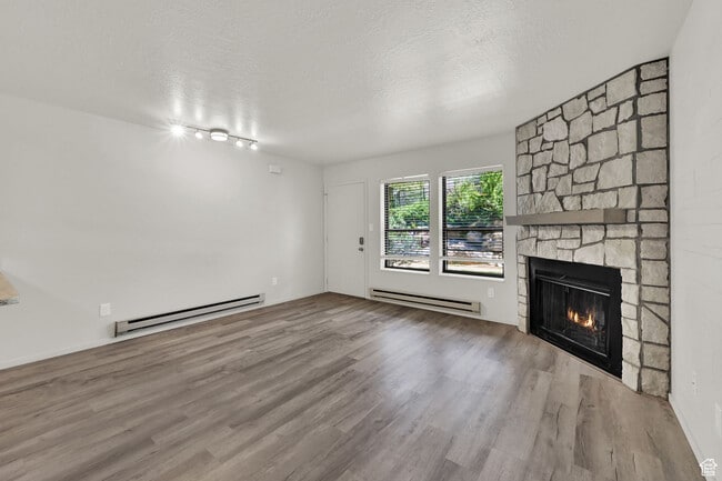 Building Photo - 3615 N Wolf Ldg Dr