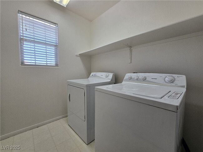 Building Photo - 10865 Wallflower Ave