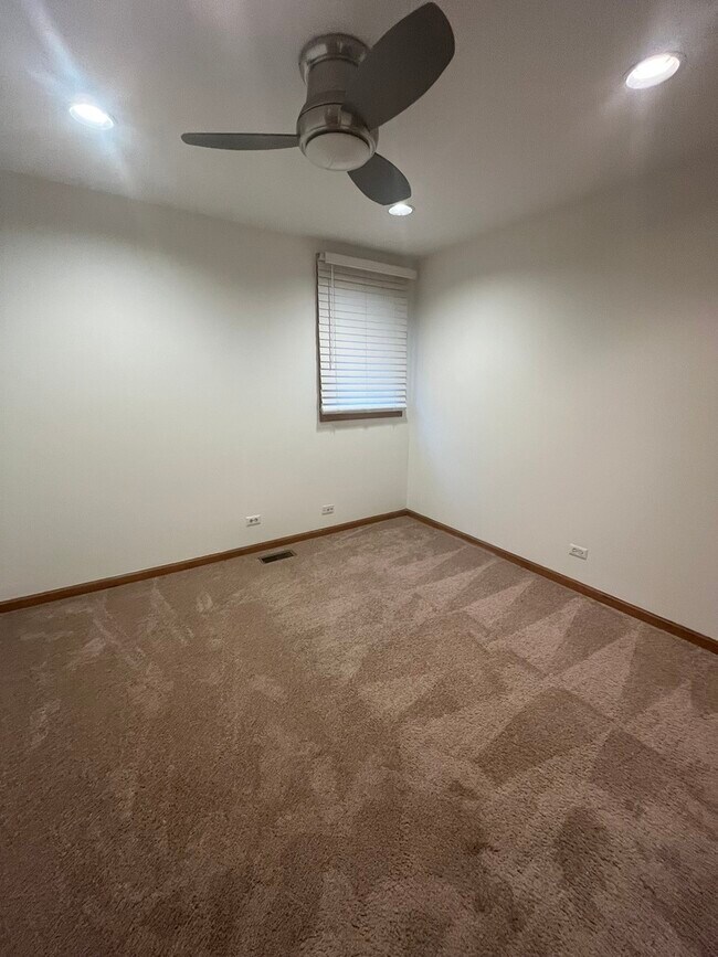 Building Photo - 3S572 Haylett Ave