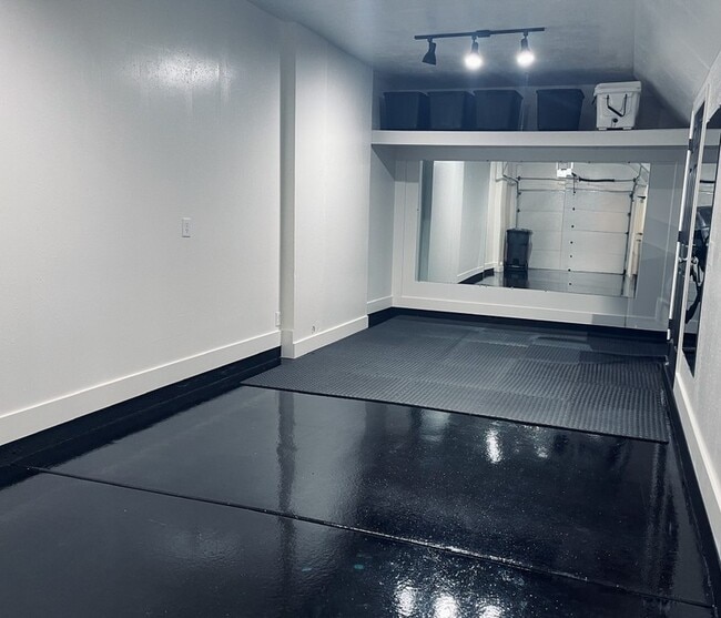 Building Photo - 1467 W 110 N