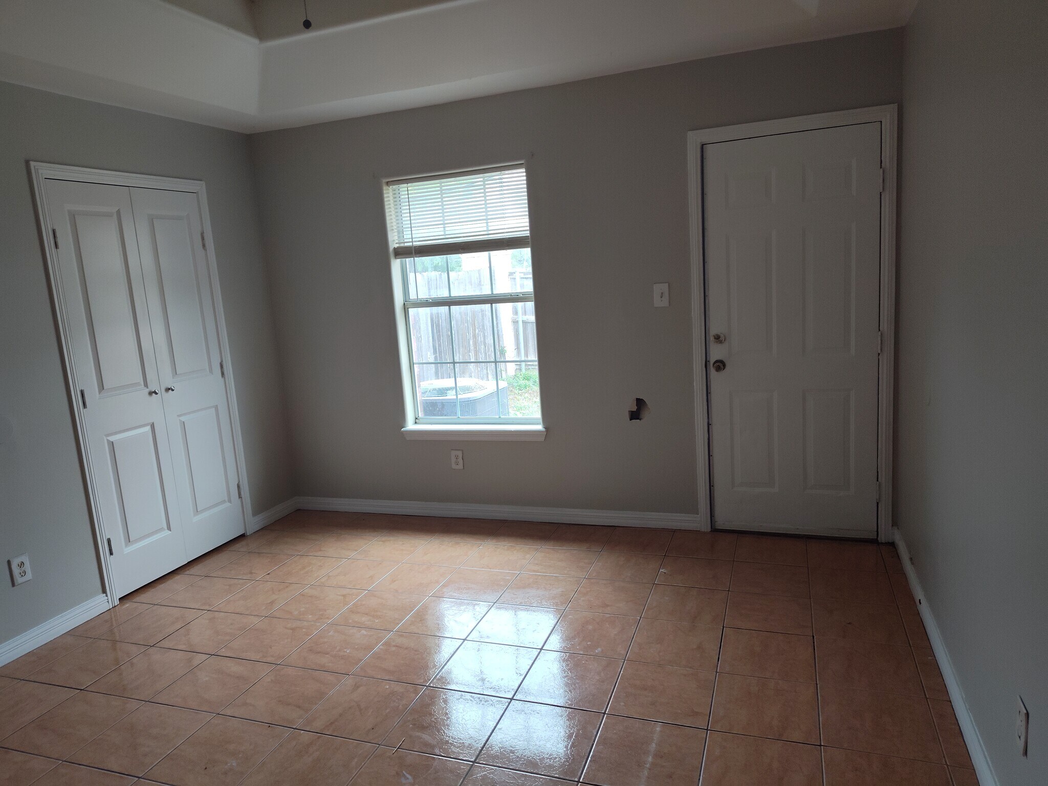 Building Photo - 2117 Aruba Dr