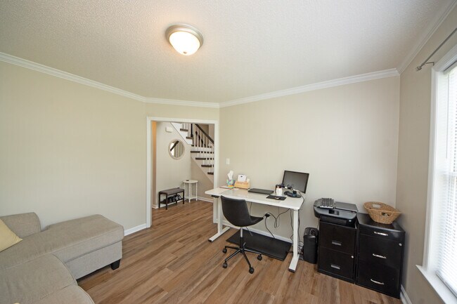 Building Photo - 930 Commons Dr N
