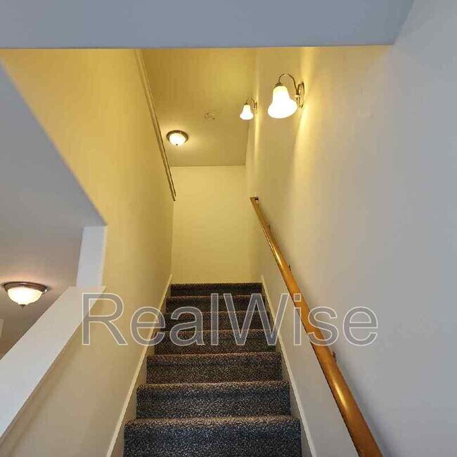 Building Photo - 1214 SW 27th St