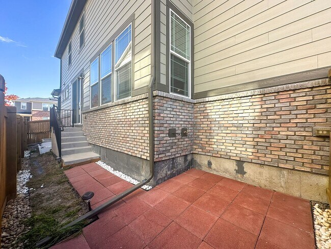 Building Photo - East Facing 3bd 2.5ba paired home in Senderos Creek!