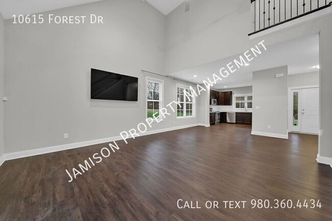 Building Photo - 10615 Forest Dr