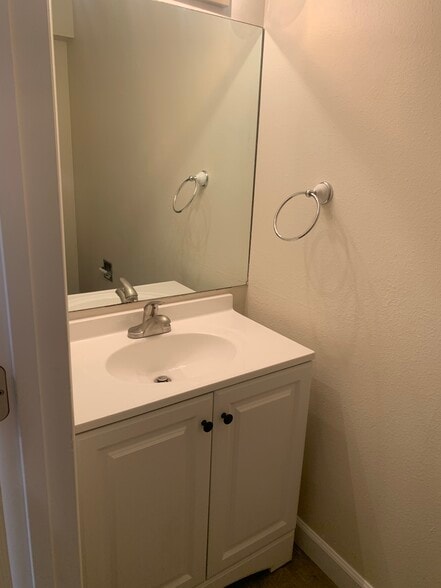 1/2 bath - 25 Sunflower Rd