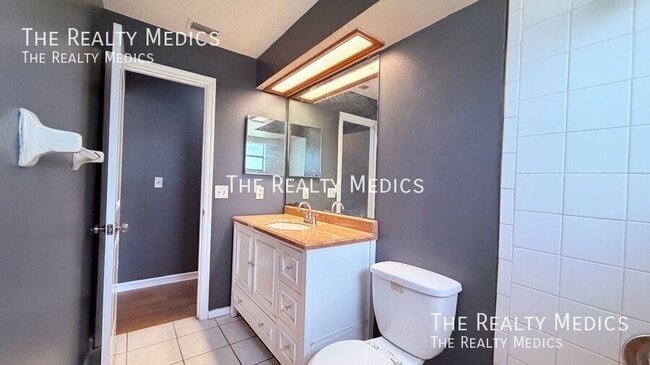 Building Photo - 104 E Osceola St