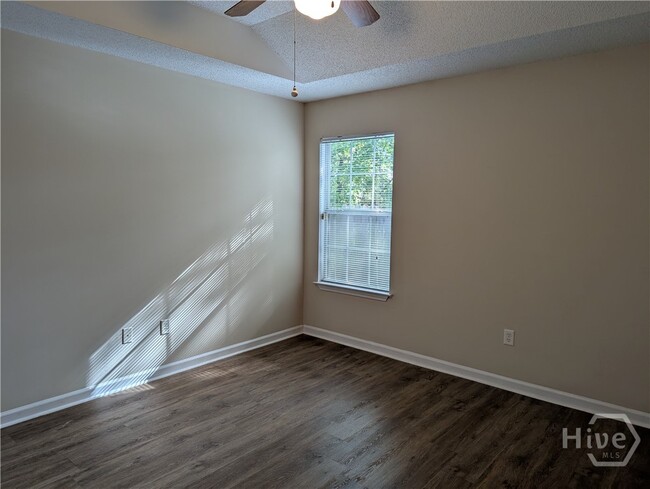 Building Photo - 130 Towne Pk Dr