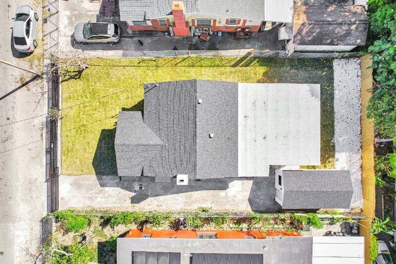 Building Photo - 3040 NW 13th Ave