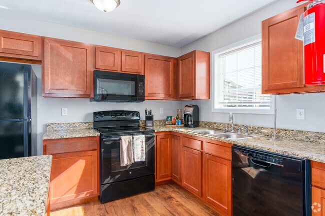 Interior Photo - 408 Circus Ave