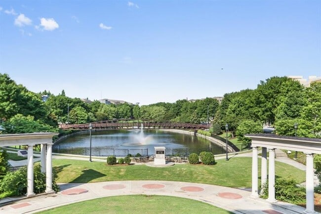 Building Photo - 395 Laurent St NW