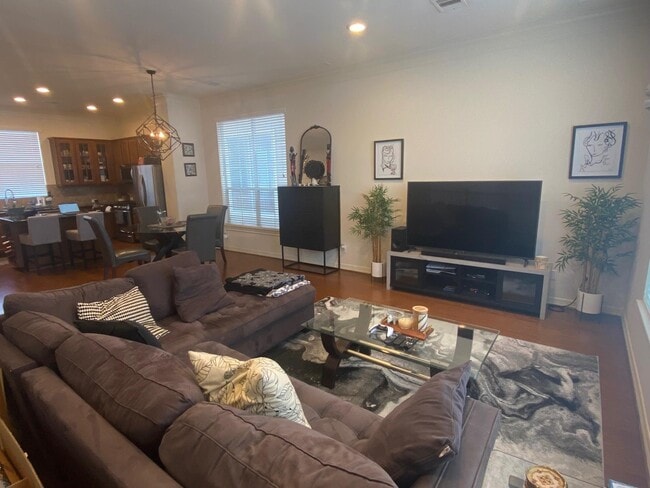 Building Photo - 3209 Clearview Cir